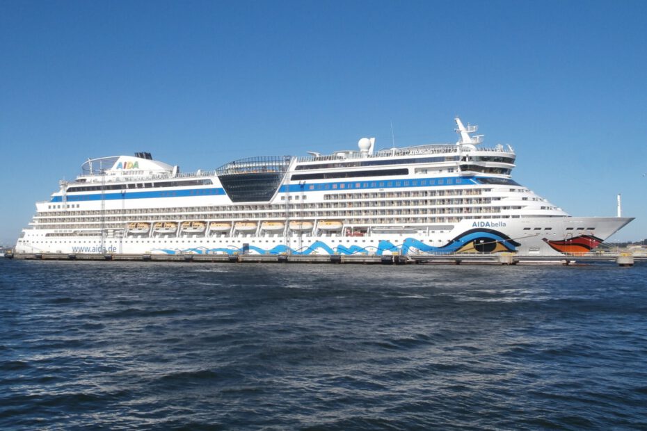 Eine Aufnahme der AIDAbella von AIDA Cruises am Pier 25 in Tallinn, Estland, 2017.