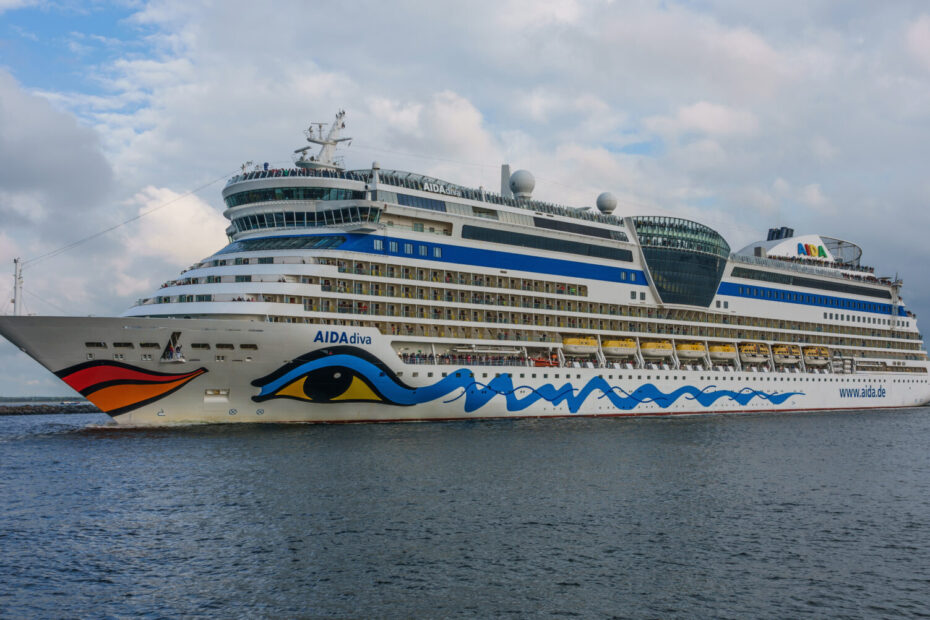 Eine Aufnahme der AIDAdiva von AIDA Cruises in Warnemünde, Rostock, 2018.