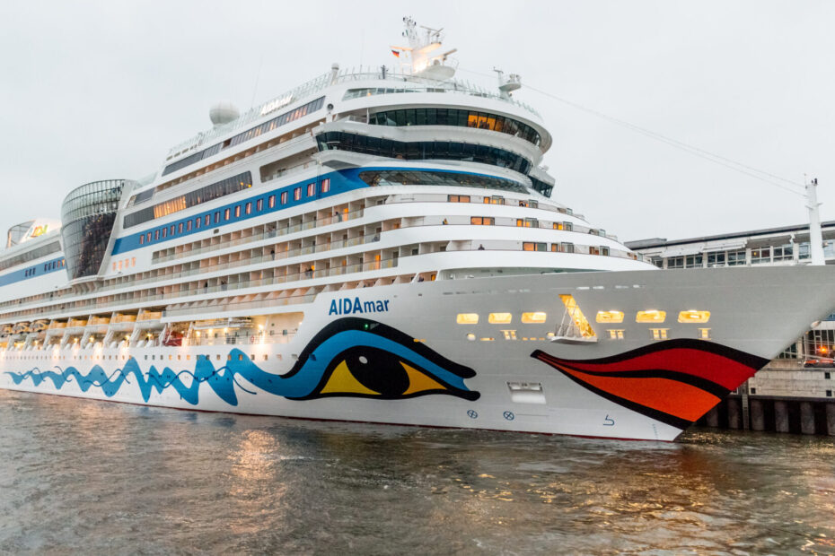 Eine Aufnahme der AIDAmar von AIDA Cruises im Hamburg Cruise Center Altona, Hamburg, Deutschland, 2015.