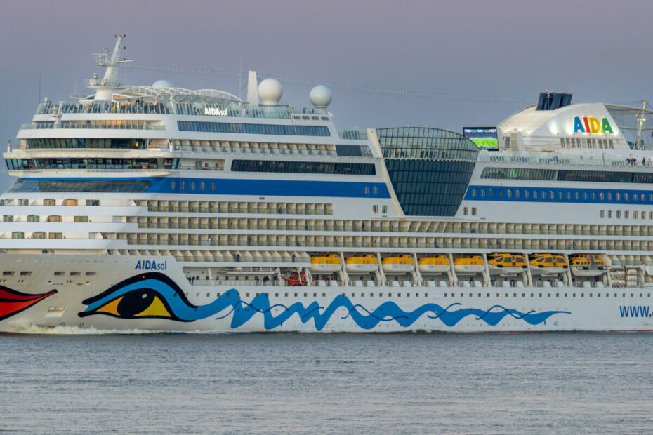 Eine Aufnahme der AIDAsol von AIDA Cruises, 2024.
