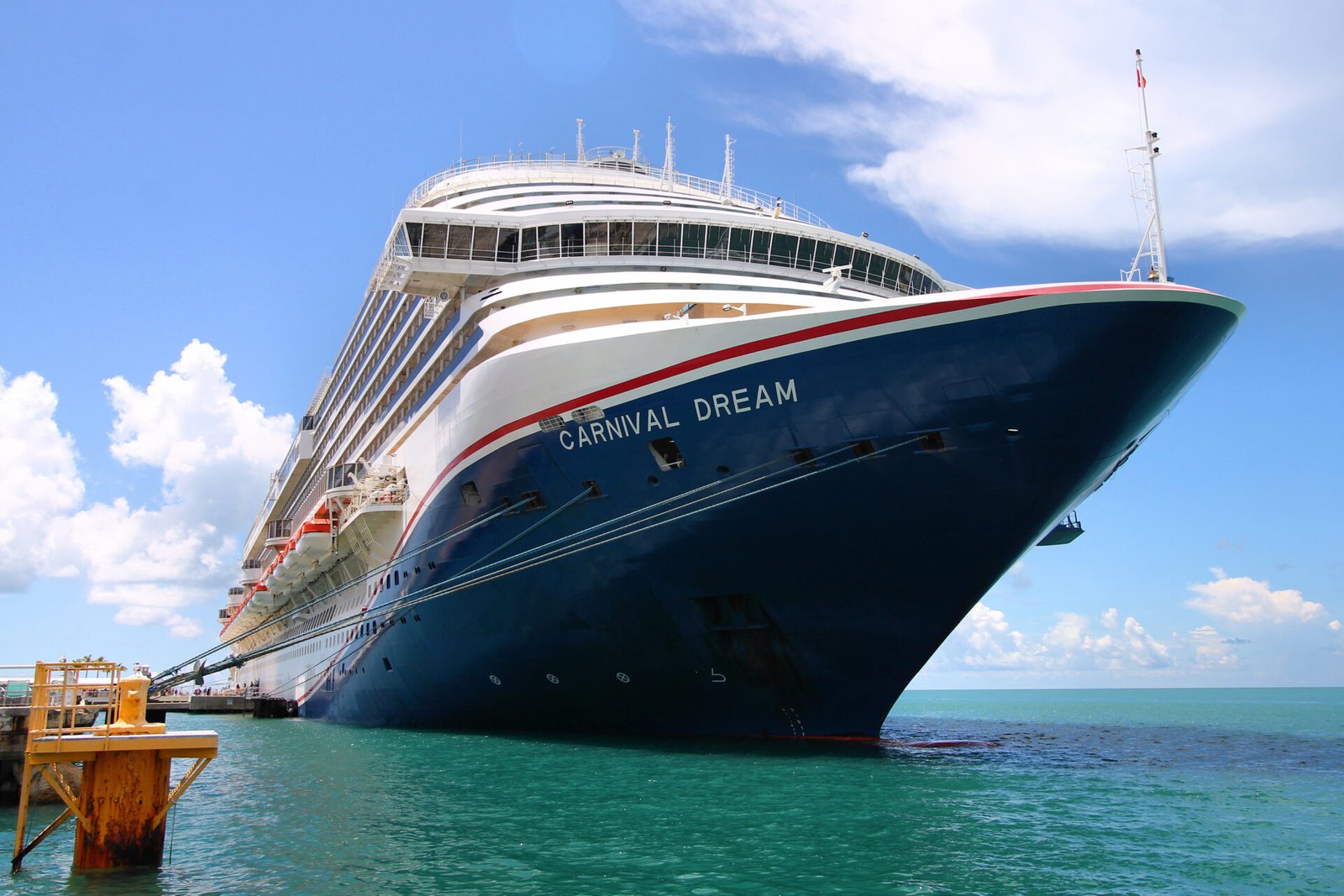 Eine Aufnahme der Carnival Dream von Carnival Cruise Line in Key West, Florida, 2022.