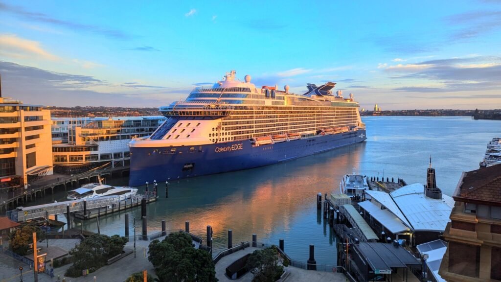 Celebrity Cruises Celebrity Edge Eine Aufnahme der Celebrity Edge von Celebrity Cruises im Hafen von Auckland, Neuseeland, 2024.