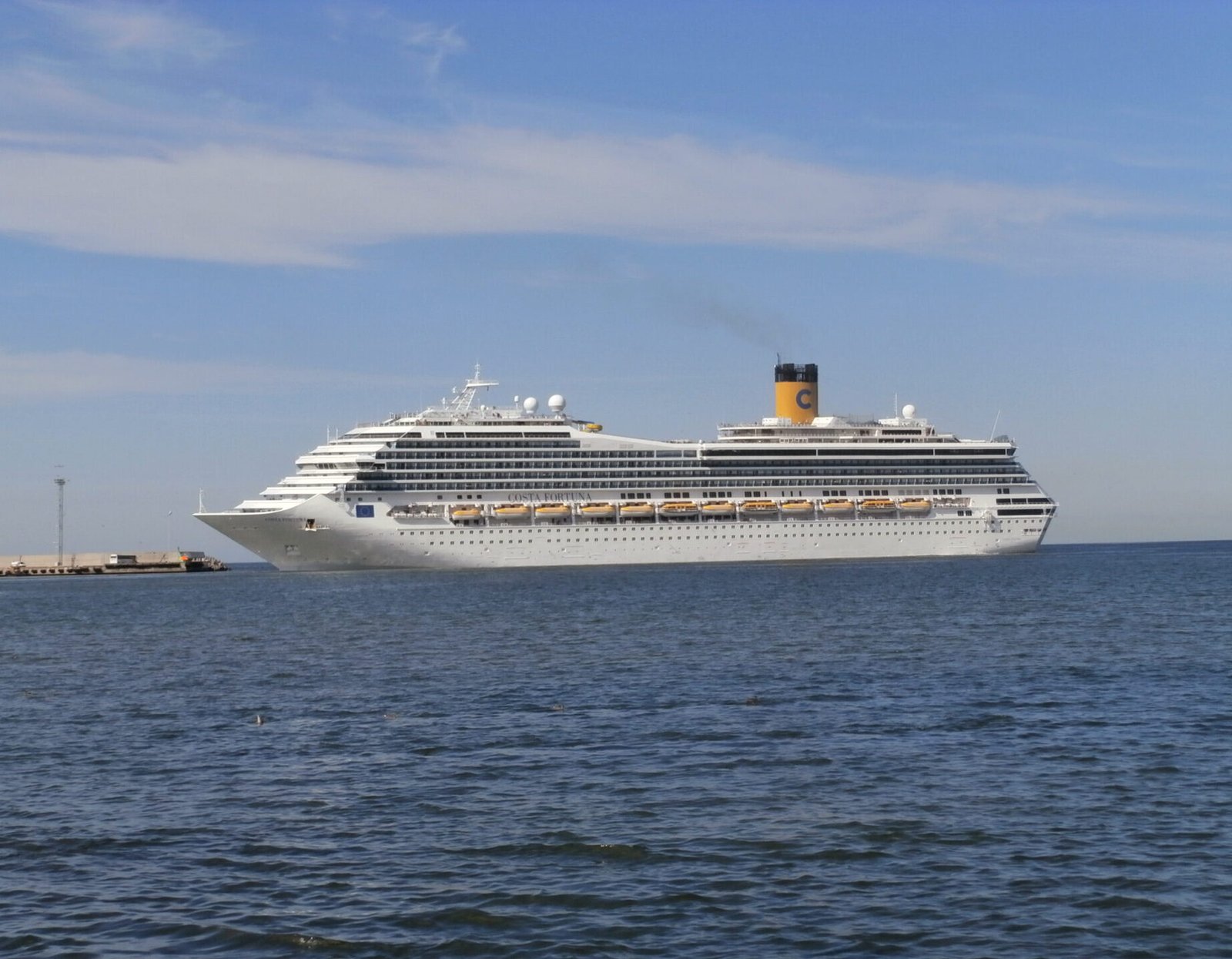 Eine Aufnahme der Costa Fortuna von Costa Cruises in Tallinn, 2013.