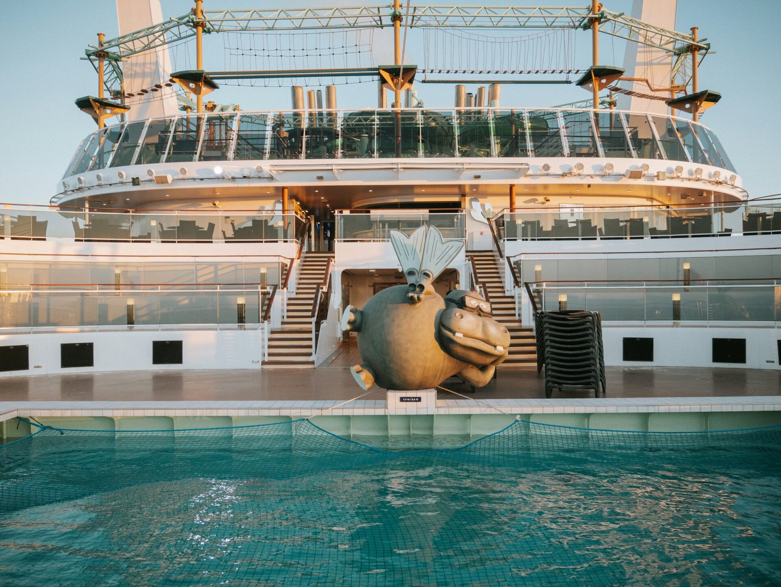 Kreuzfahrtschiff, Pool, leer