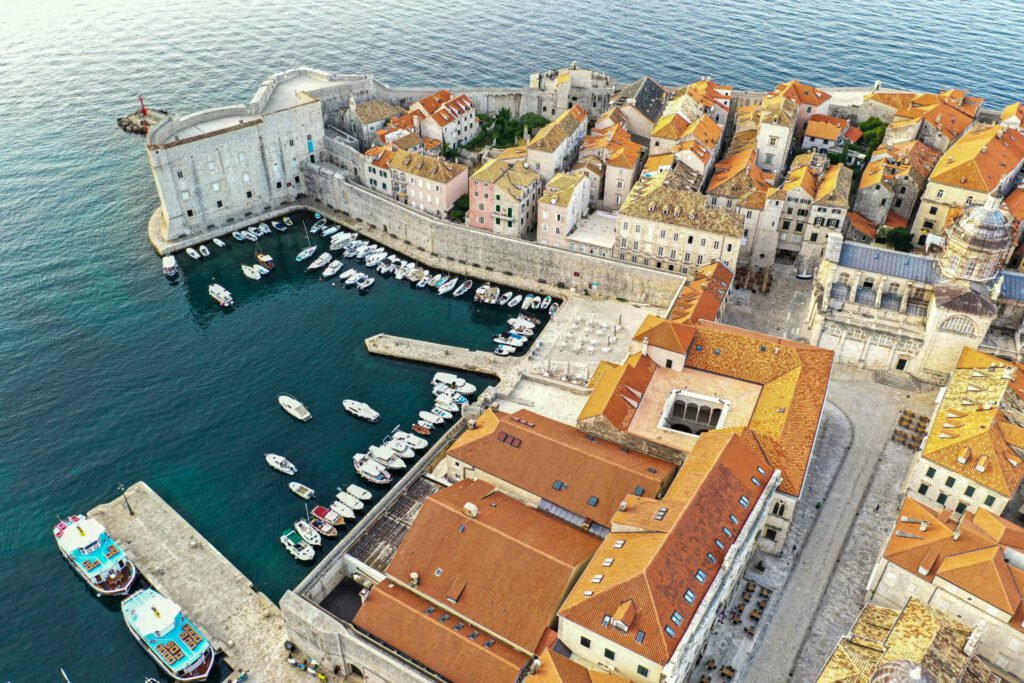 Dubrovnik Eine Luftaufnahme vom Yachthafen Dubrovnik