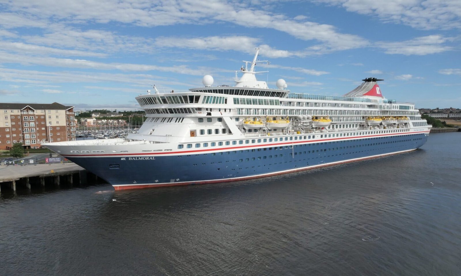 Eine Aufnahme der MS Balmoral von Fred Olsen Cruise Lines in England, 2018.