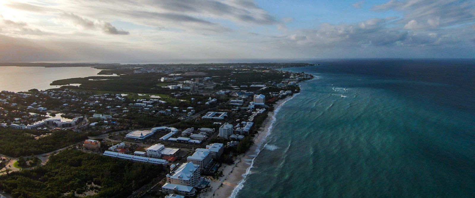 Eine Luftaufnahme von Grand Cayman