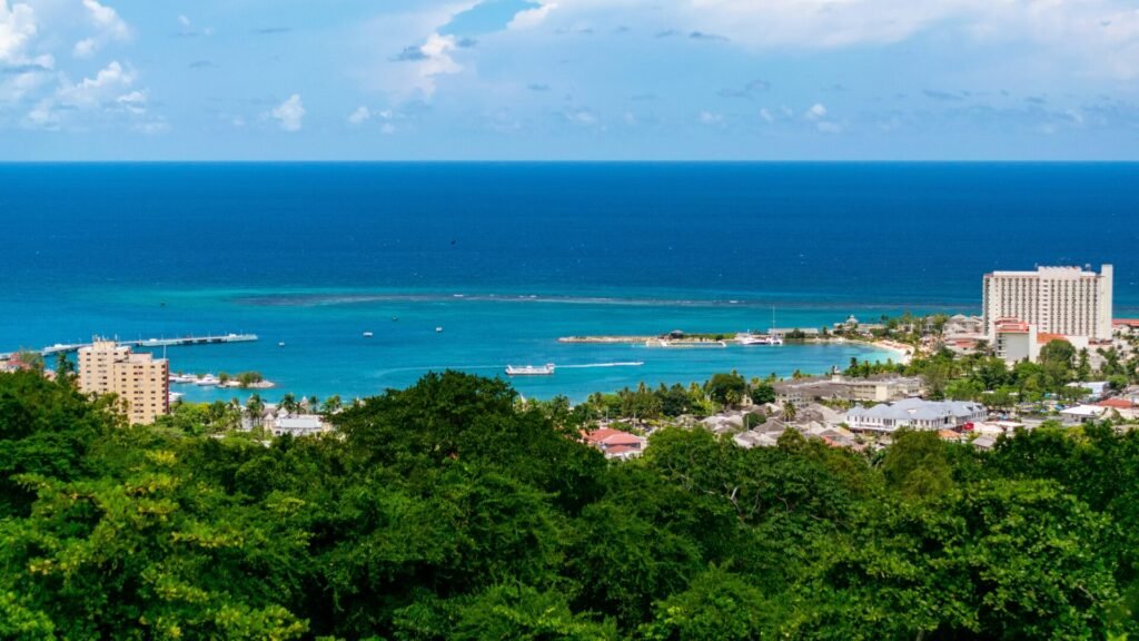 Ocho Rios, Jamaika Eine Luftaufnahme vom Hafengelände in Ocho Rios, Jamaika.