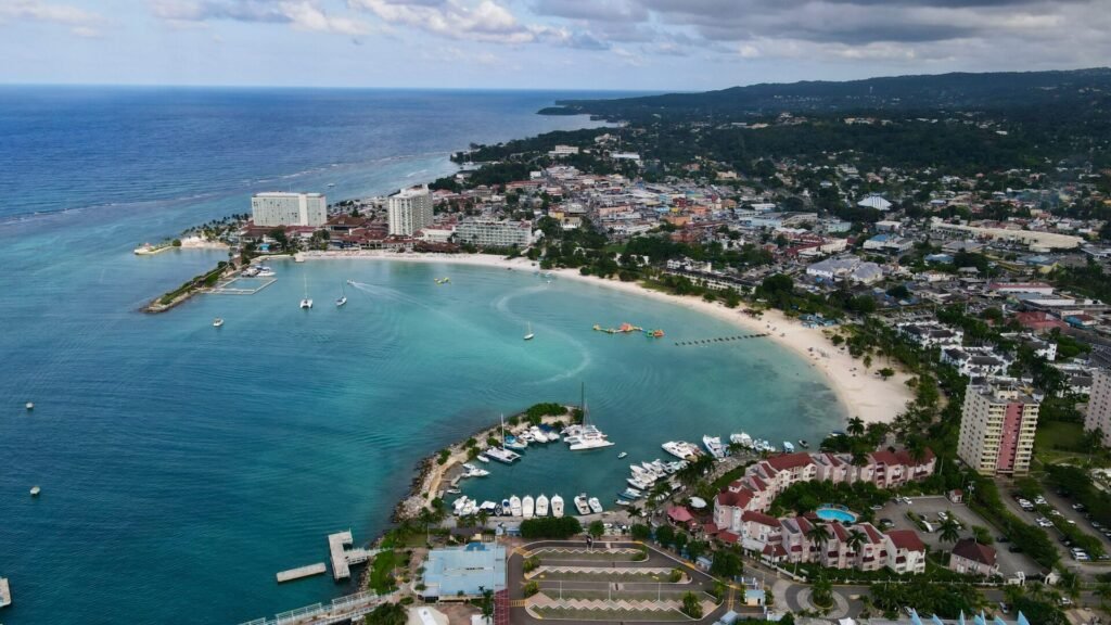 Ocho Rios, Jamaika Eine Luftaufnahme von Ocho Rios in Jamaika.