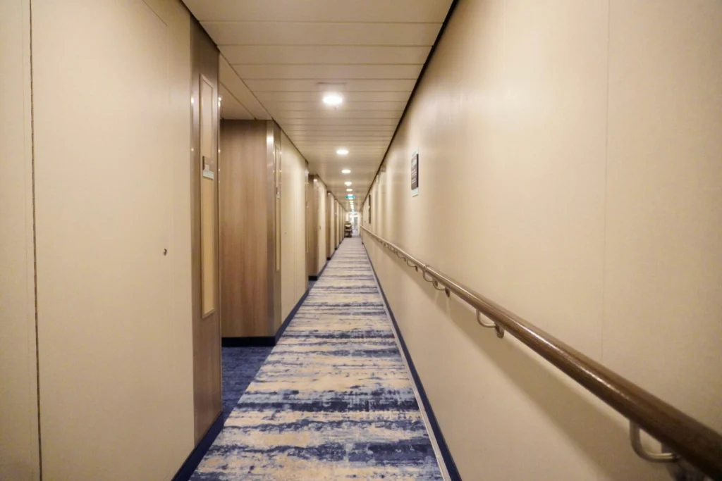 Kabine Eine Aufnahme eines Flures auf einem Kreuzfahrtschiff.