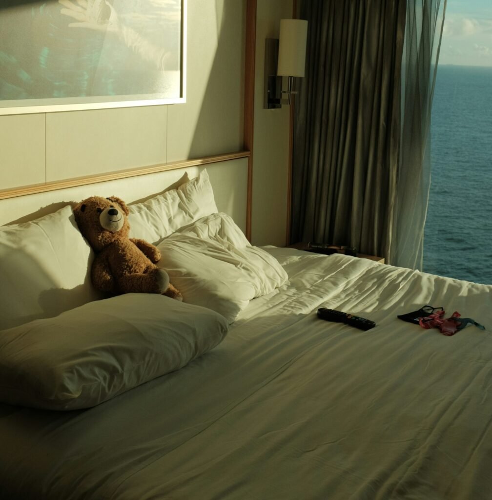 Eine Aufnahme einer Kabine auf einem Kreuzfahrtschiff.