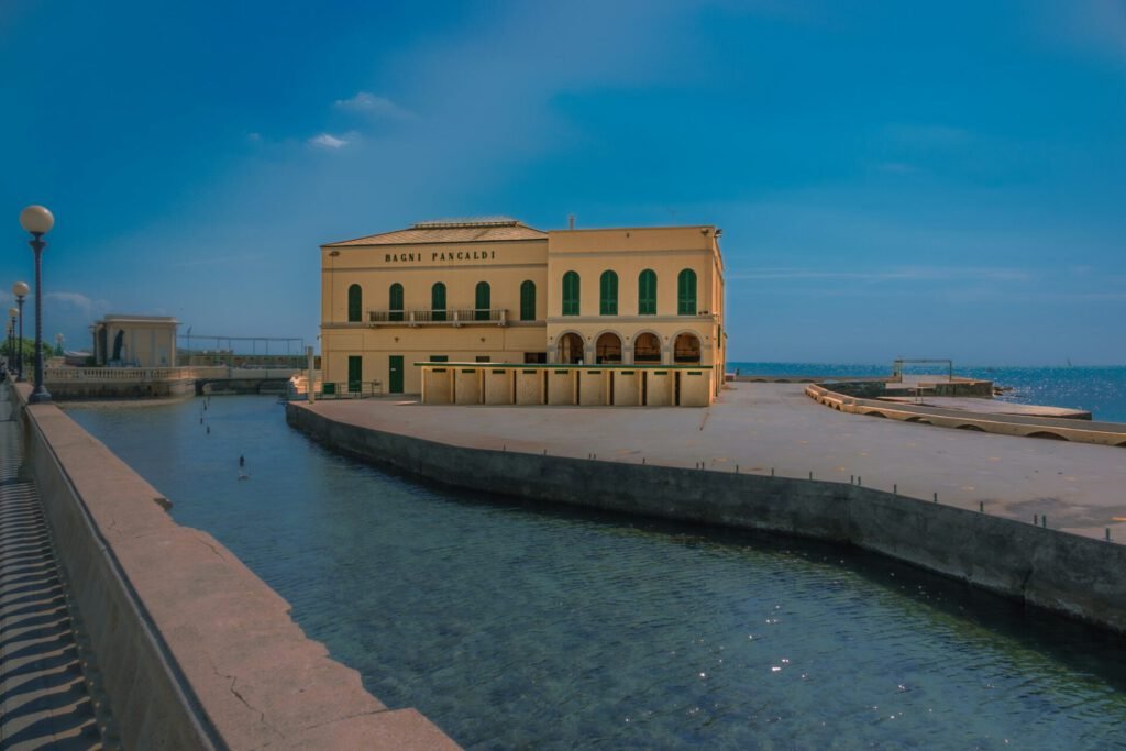 Livorno Eine Aufnahme des Freibads Pancaldi Acquaviva in Livorno