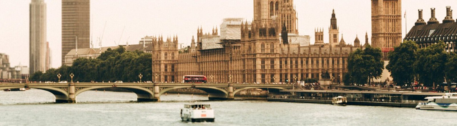 Eine Aufnahme vom Palace of Westminster mit Big Ben