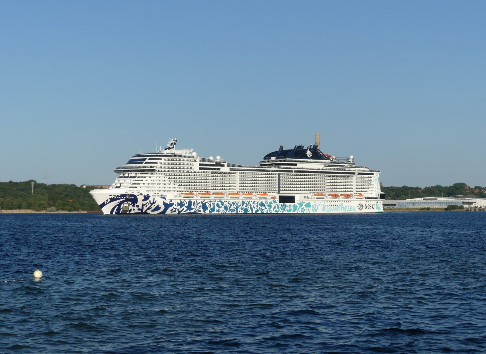 Eine Aufnahme der MSC Euribia von MSC Cruises in Kiel, 2025.