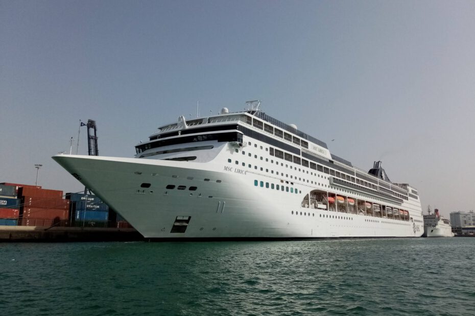 Eine Aufnahme der MSC Lirica von MSC Cruises im Hafen von Casablanca, Marokko, 2023.