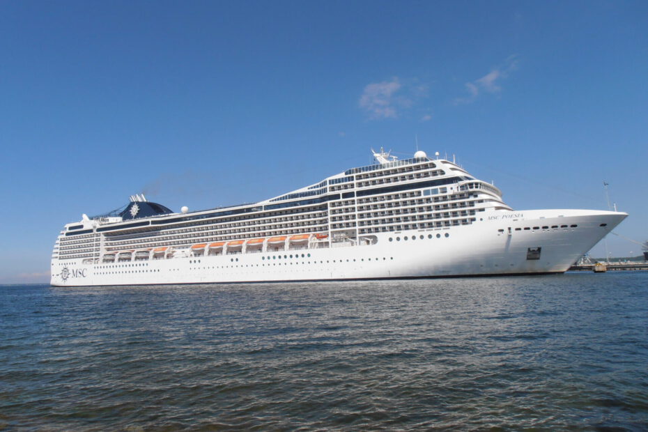 Eine Aufnahme der MSC Poesia von MSC Cruises am Pier 24 im Hafen von Tallinn, Estland, 2012.