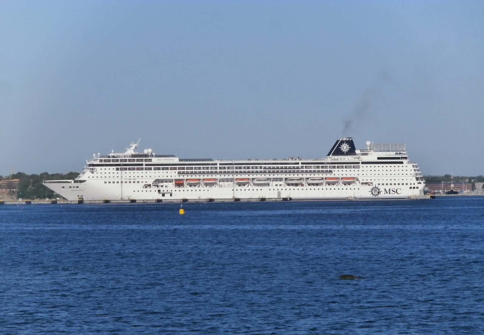 Eine Aufnahme der MSC Sinfonia von MSC Cruises in Tallinn, 2015.