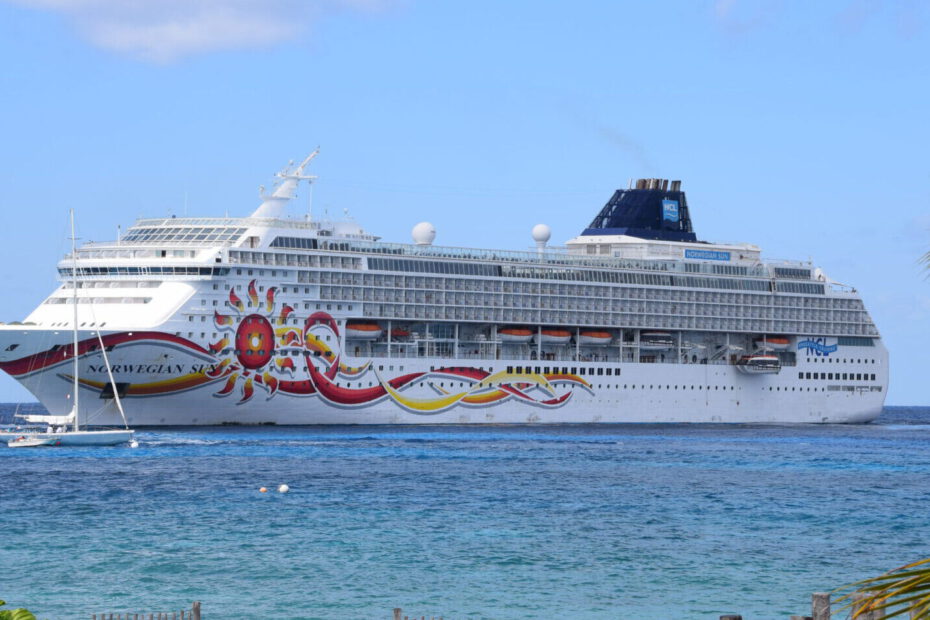 Eine Aufnahme der Norwegian Sun von Norwegian Cruise Line, 2018.
