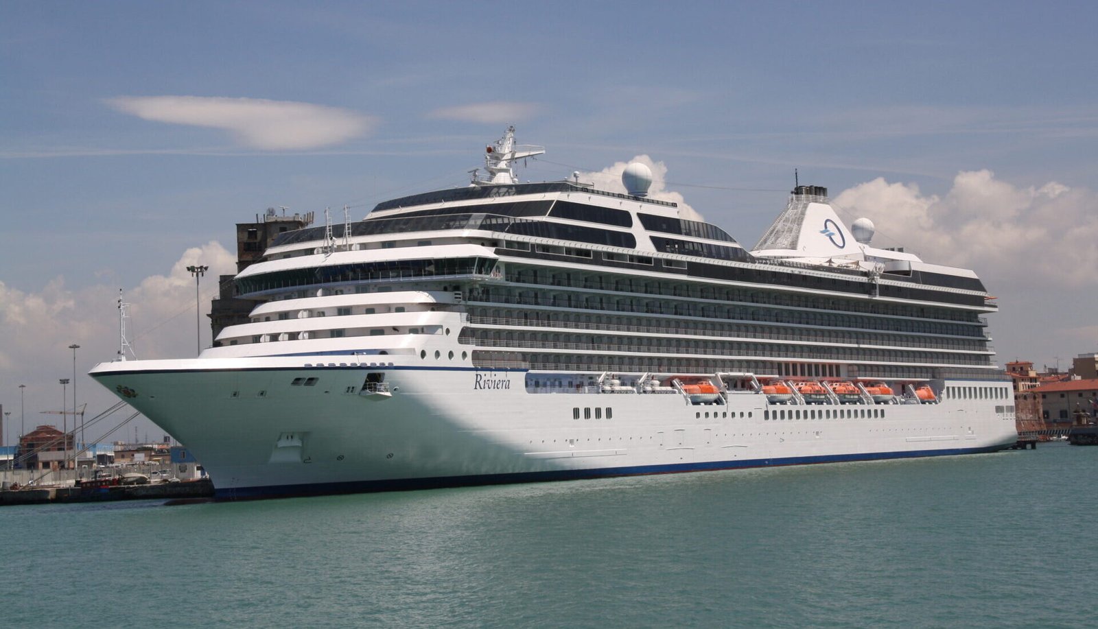 Eine Aufnahme der Riviera von Oceania Cruises, 2013.
