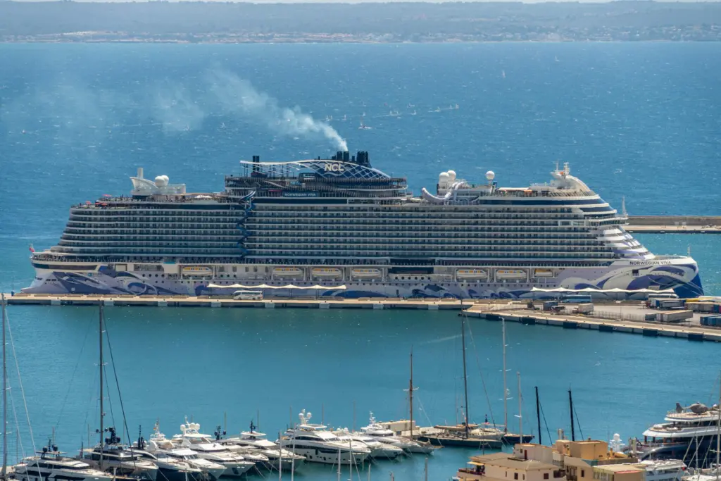 Eine Luftaufnahme des Hafens in Palma de Mallorca
