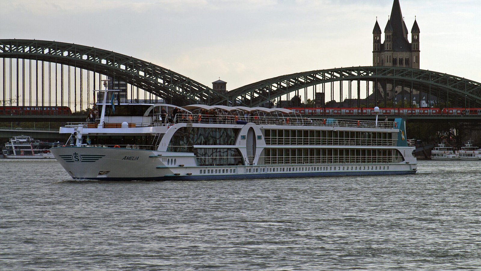 Eine Aufnahme der Amelia von Phoenix Reisen in Köln, 2012.