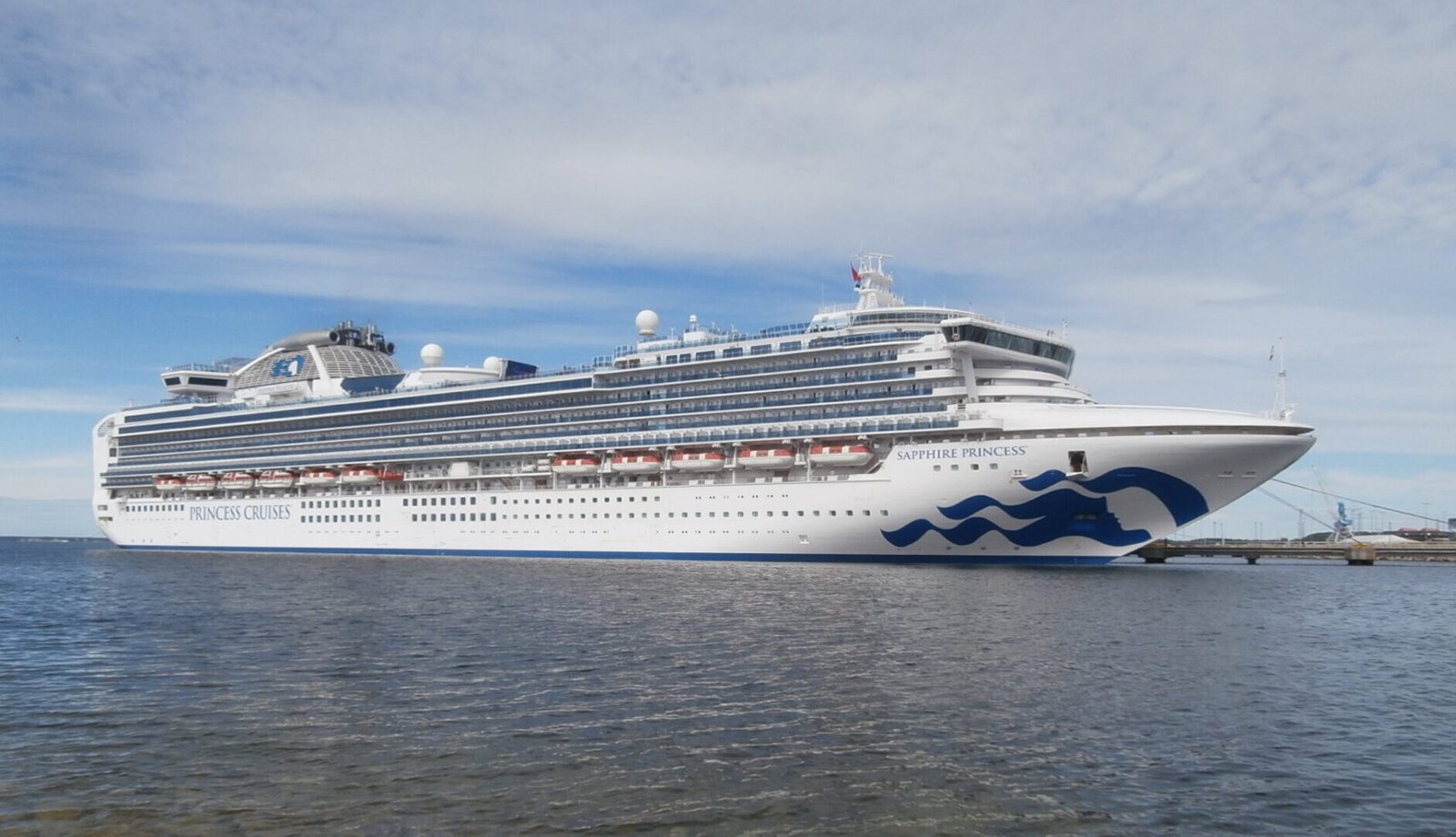 Eine Aufnahme der Sapphire Princess von Princess Cruises in Tallinn, 2018.