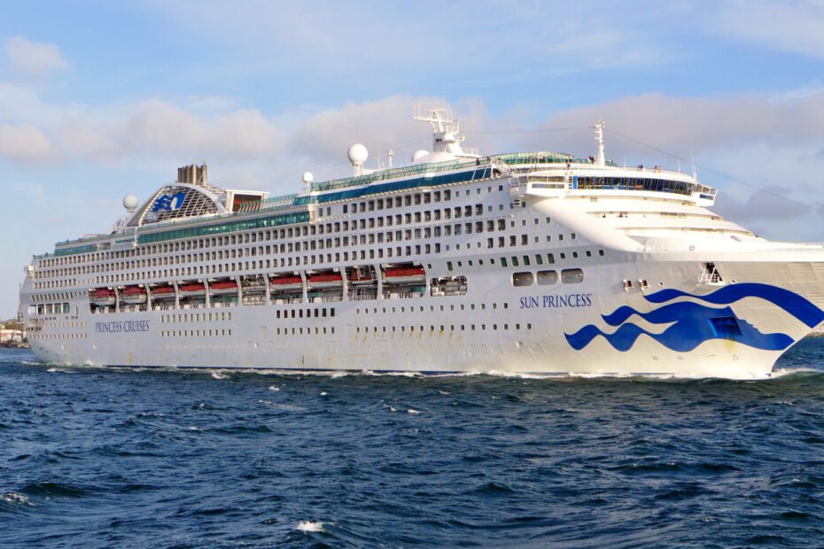 Eine Aufnahme der Sun Princess von Princess Cruises im Hafen von Fremantle, Australien, 2018.