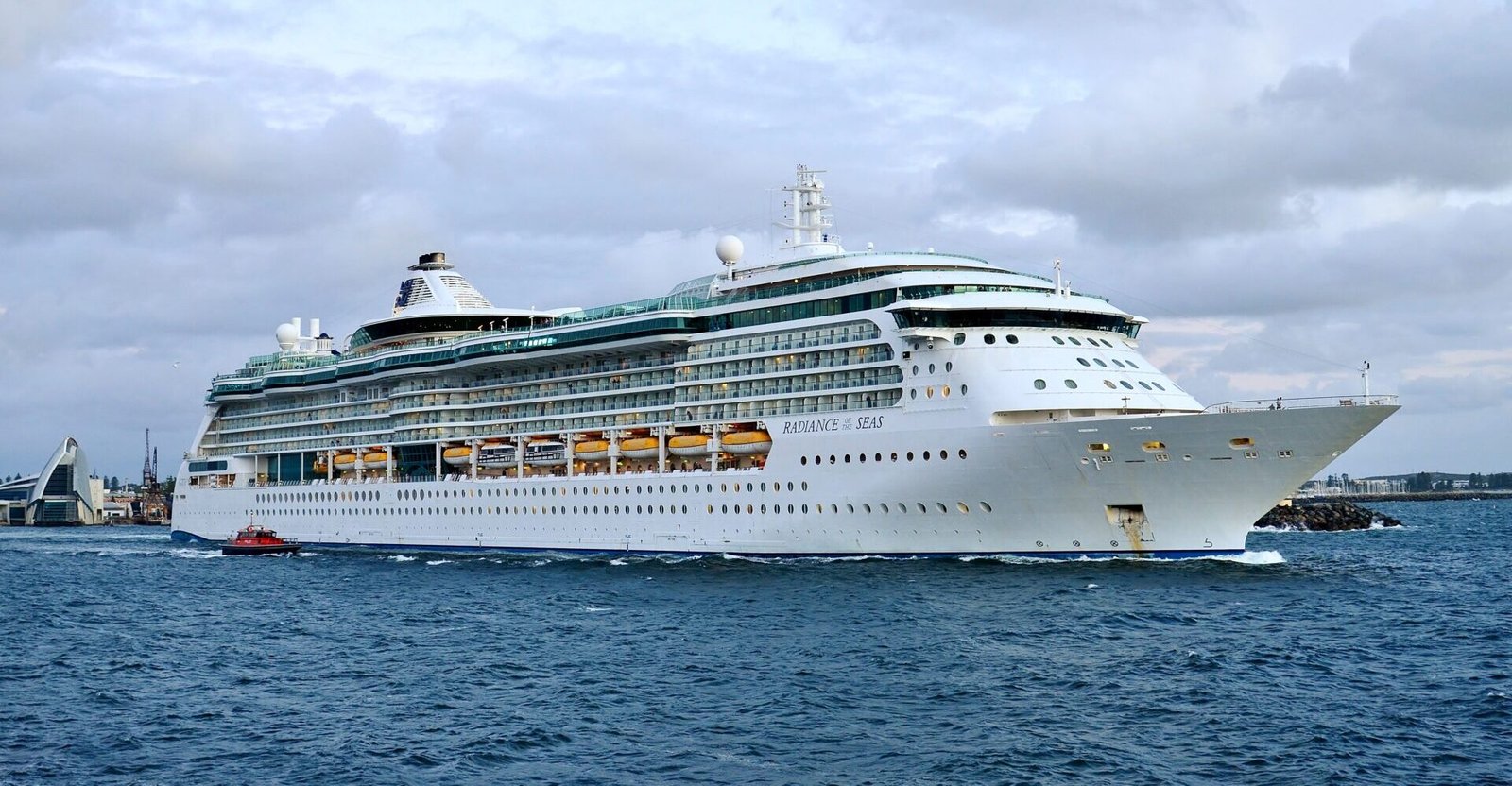 Eine Aufnahme der Radiance of the Seas von Royal Caribbean International in Freemantle, Australien, 2015.