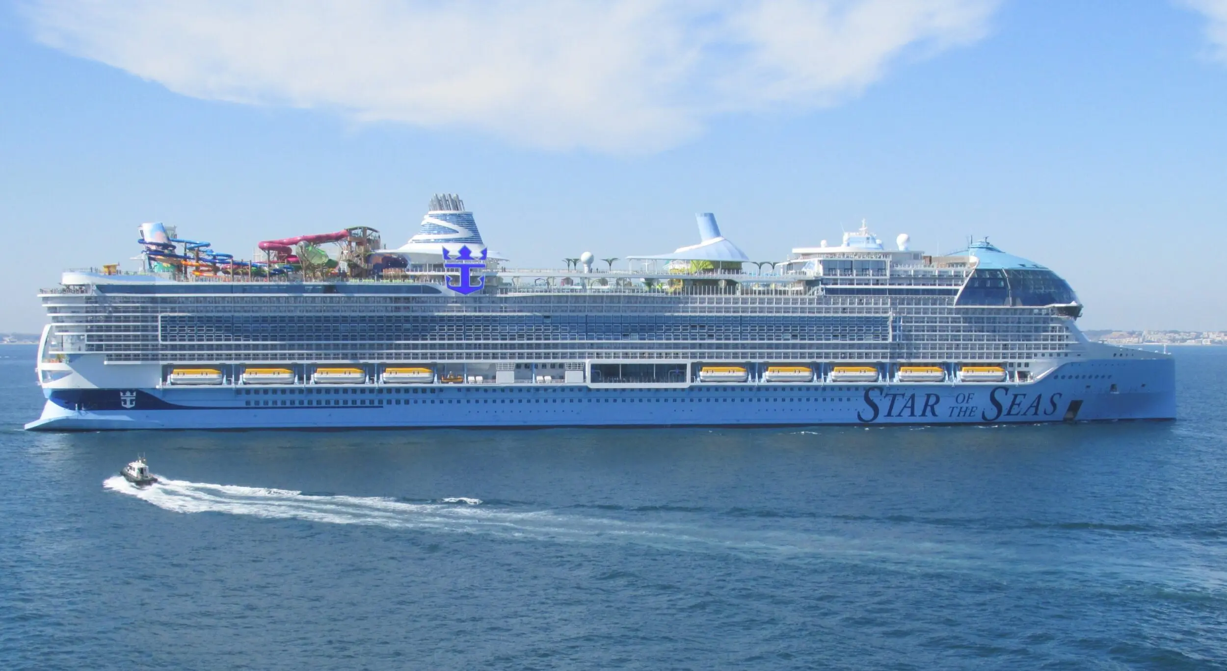 Eine Aufnahme der Star of the Seas von Royal Caribbean International vor Cadiz, Spanien, 2025.