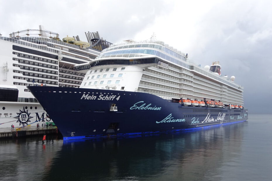 Eine Aufnahme der Mein Schiff 4 von TUI Cruises am Pier 27 im Hafen von Tallinn, 2022.