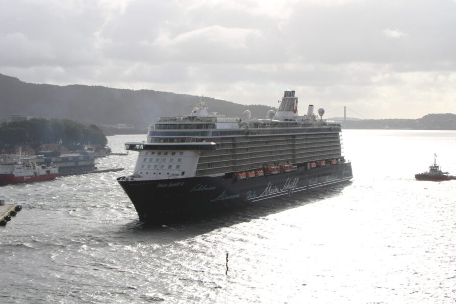 Eine Aufnahme der Mein Schiff 4 von TUI Cruises im Hafen von Bergen, Norwegen, 2016.