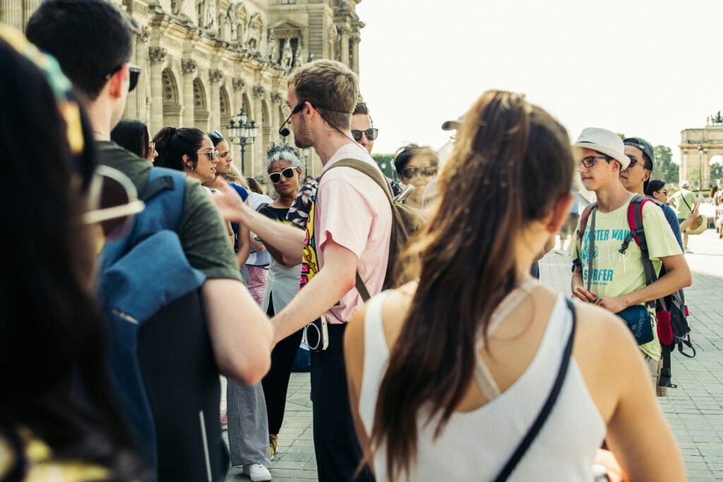 Tour Guide Paris Eine Aufnahme von einem Tour Guide in Paris.