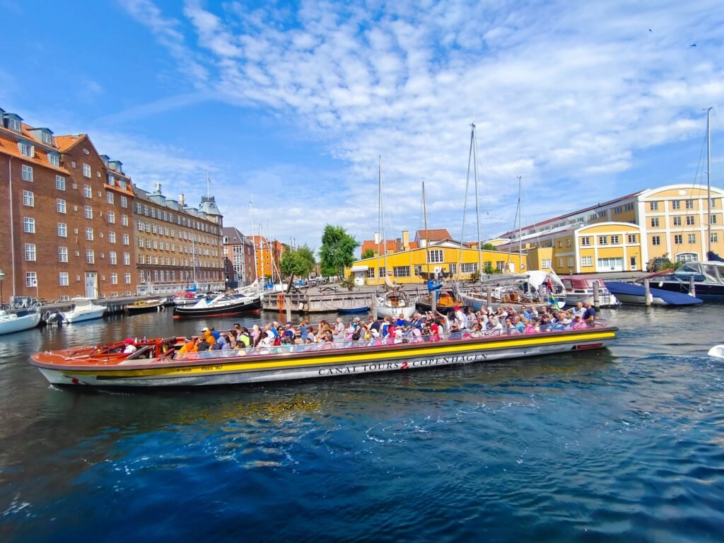 Canal Tours Copenhagen Einje Aufnahme von einem Canal Tours Copenhagen Boot.