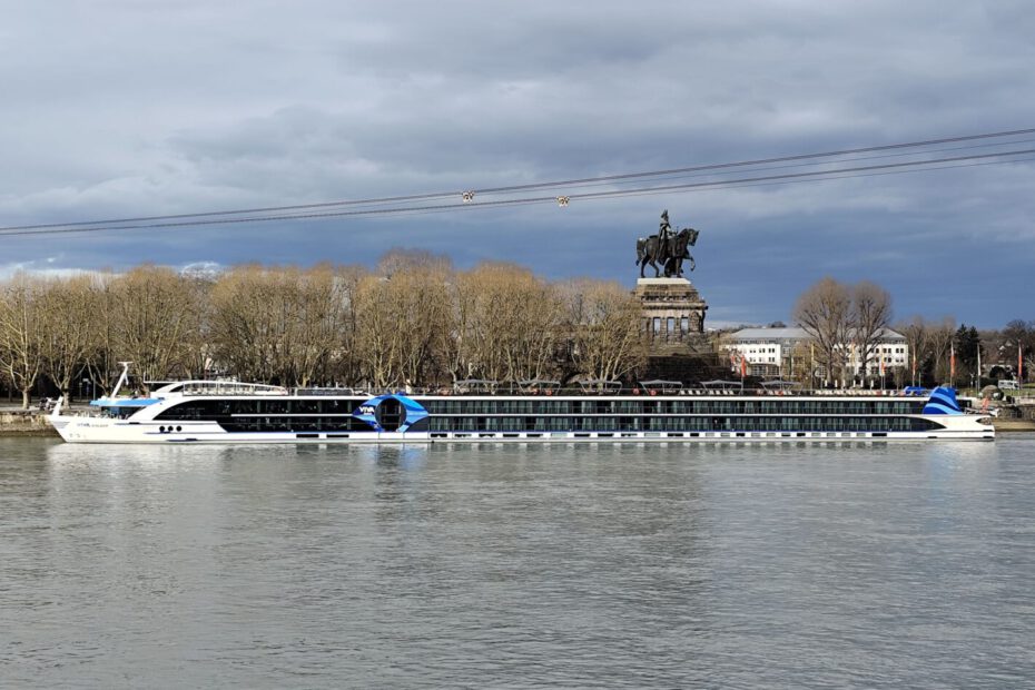 Eine Aufnahme der VIVA Enjoy von Viva Cruises in Koblenz, 2025.