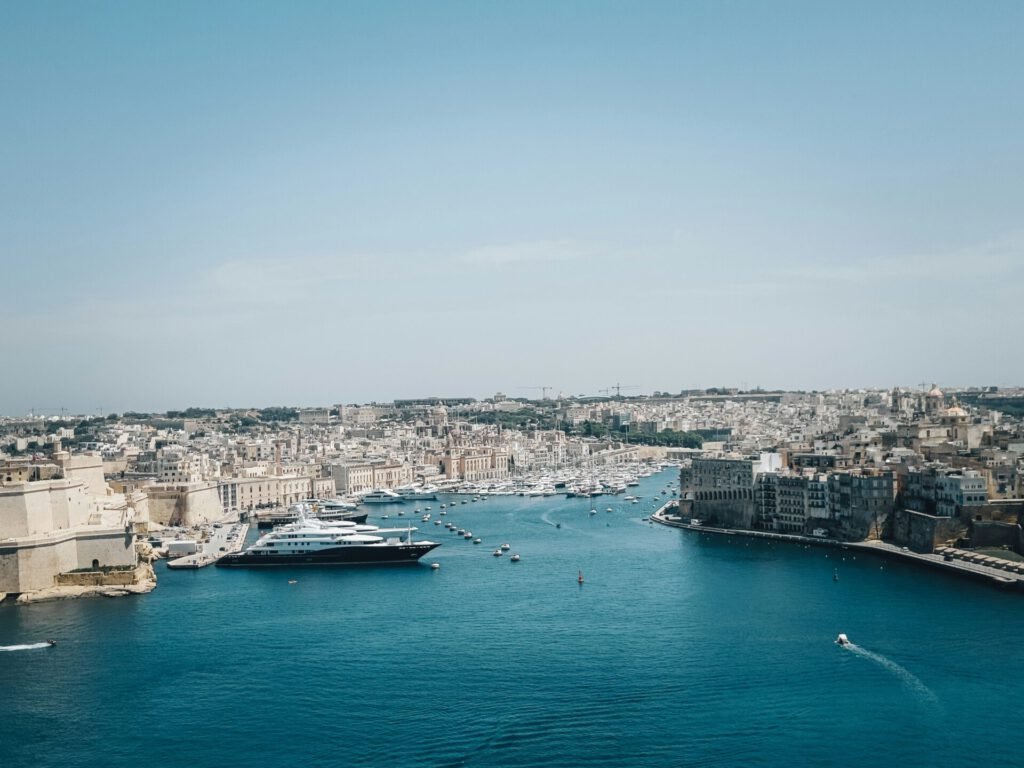 Valletta Eine Aufnahme vom Hafen in Valletta, Malta.