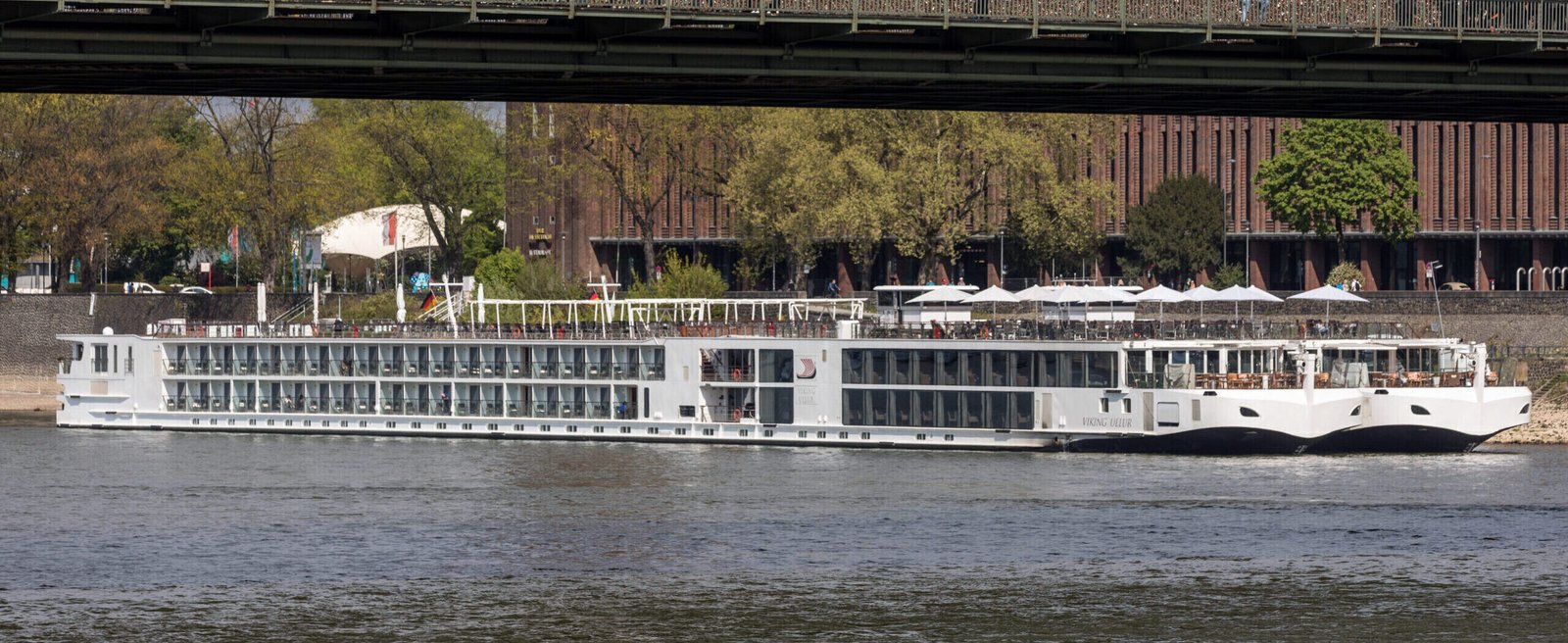 Eine Aufnahme der Viking Ullur von Viking River Cruises in Köln, 2022.