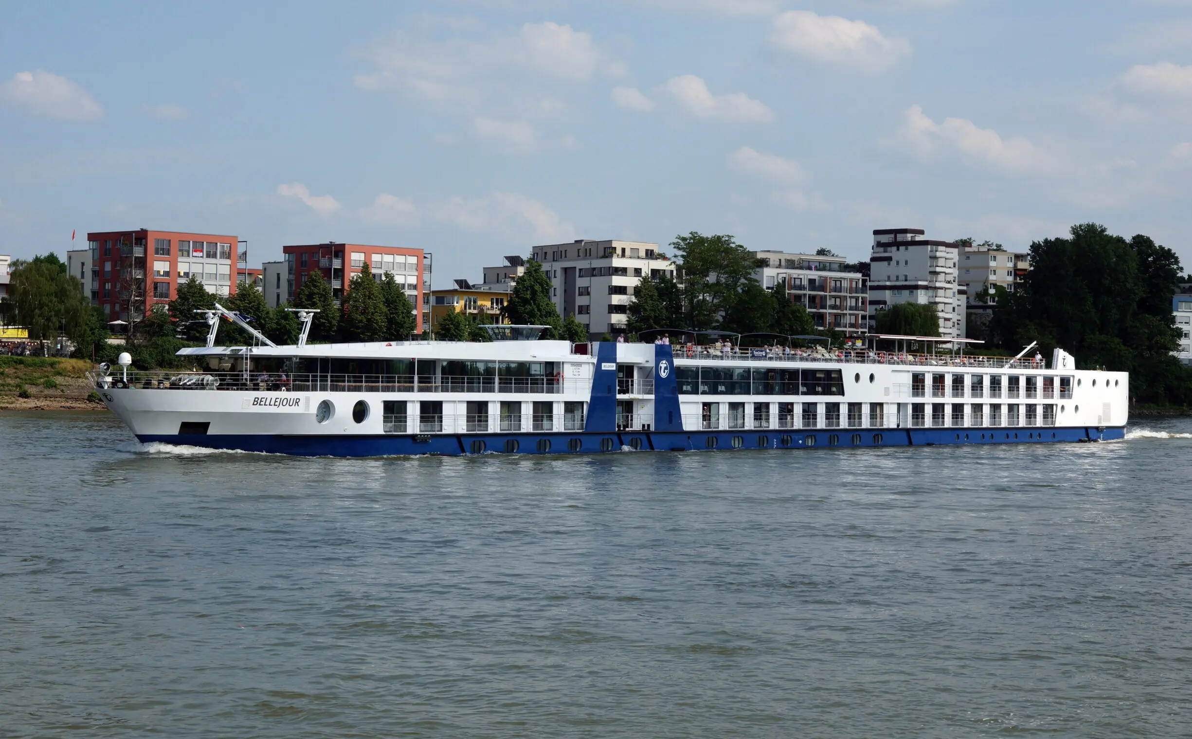 Eine Aufnahme der Bellejour von nicko cruises in Köln auf dem Rhein, 2016.