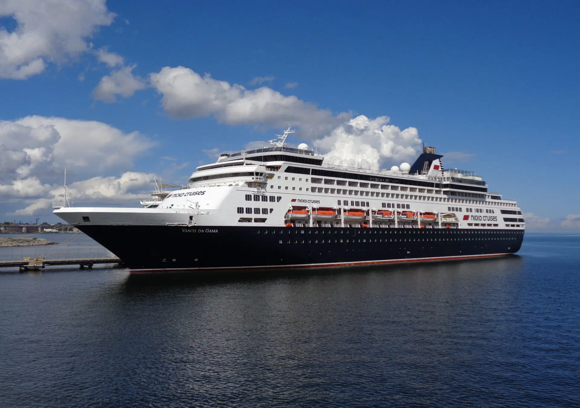 Eine Aufnahme der Vasco da Gama von nicko cruises am Pier 25 im Hafen von Tallinn, 2022.