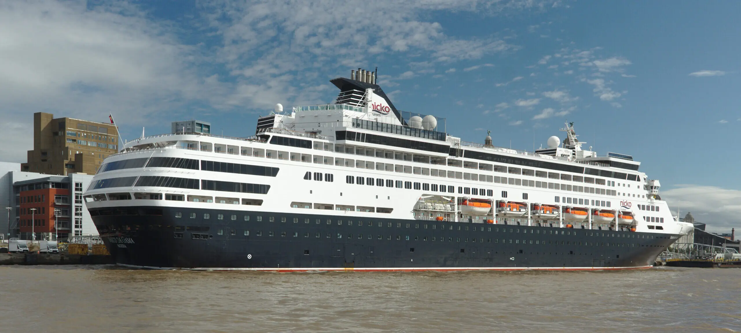 Eine Aufnahme der Vasco da Gama von nicko cruises im Liverpool Cruise Terminal, Liverpool, England, 2021.