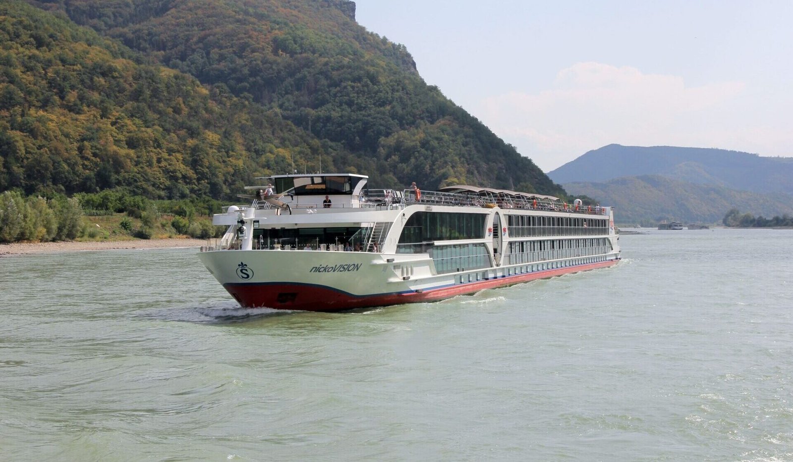 Eine Aufnahme der nickoVISION von nicko Cruises auf der Donau in Wachau, 2018.