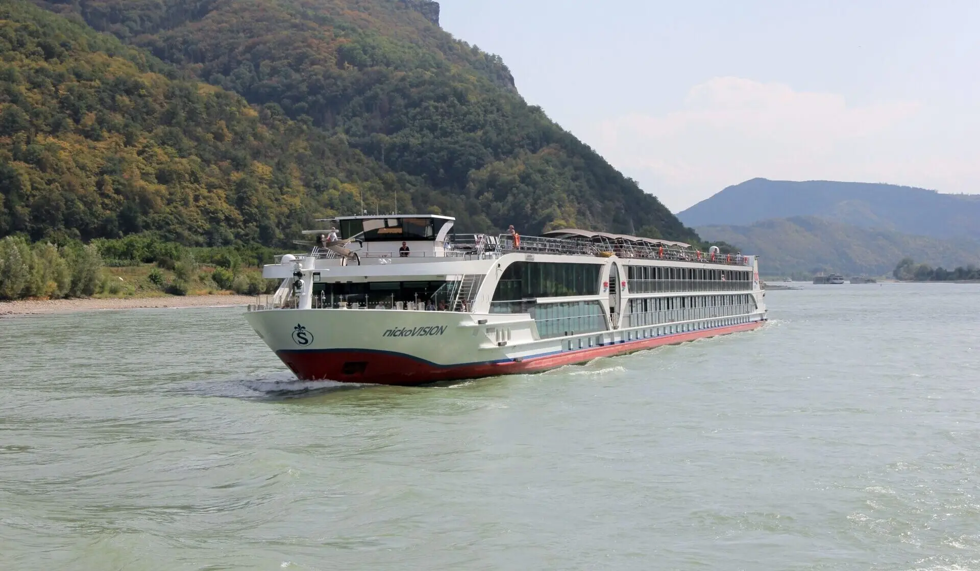 Eine Aufnahme der nickoVISION von nicko Cruises auf der Donau in Wachau, 2018.